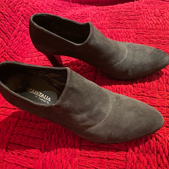 Aquatalia grey suede booties, size 8.5. Waterproof soles. - Picture 3 of 7